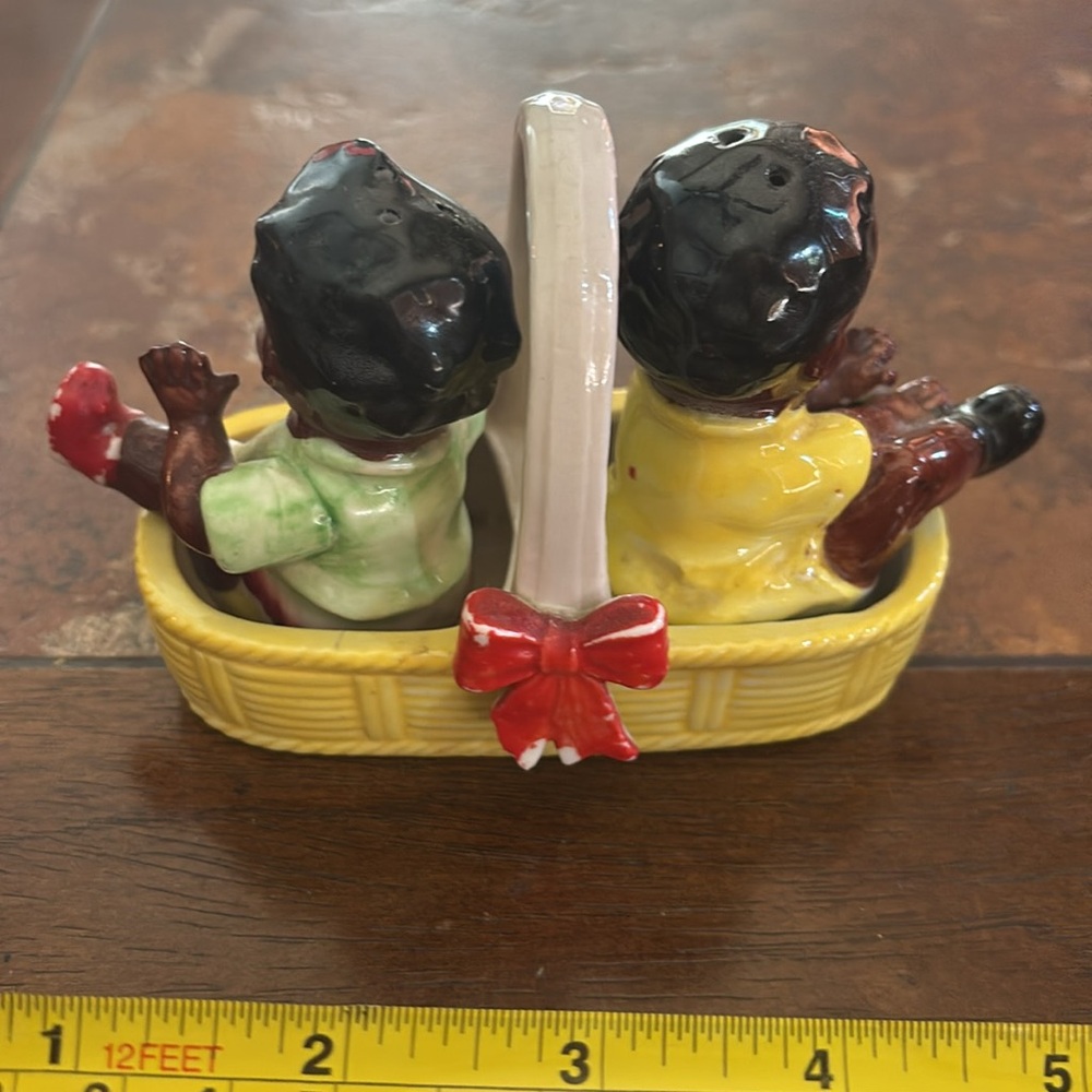 Black Americana Girl & Boy Salt & Pepper Shakers In A Basket; Japan - Picture 5 of 12